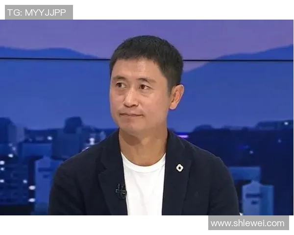 韩国当家足球明星因伤缺席重要比赛球迷惋惜期待早日复出